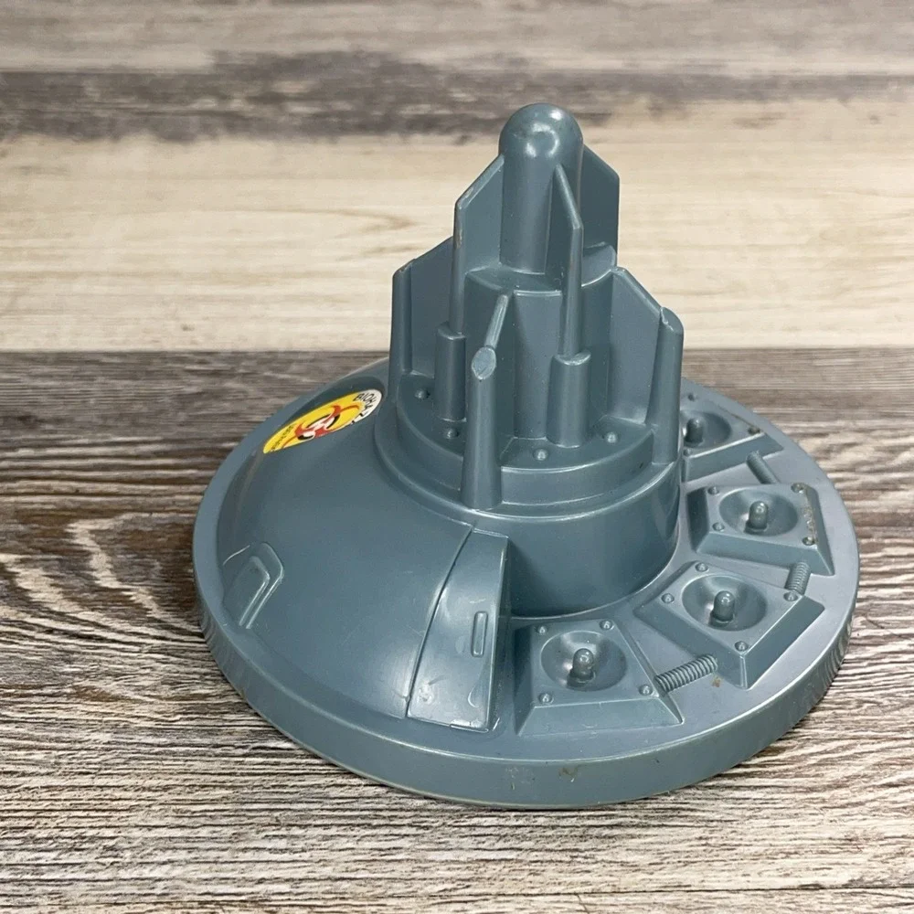 Vintage Kenner Jurassic Park Command Compound Egg Incubator Top Biohazard - 1993